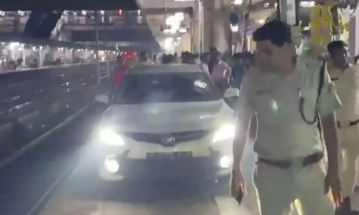 Gwalior Railway Station Car on Platform Video