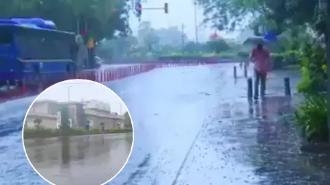 दिल्ली की सड़कों पर बारिश के बाद जलभराव दिल्ली की सड़कों पर बारिश के बाद जलभराव