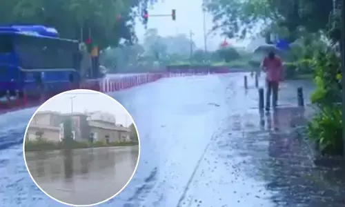 दिल्ली की सड़कों पर बारिश के बाद जलभराव