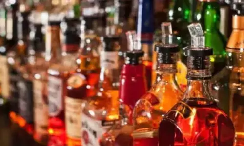 शराब घोटाला : 22 आबकारी अधिकारियों पर गिर सकती है निलंबन की गाज
