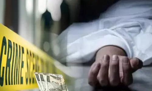 In Noida the girlfriend of a Delhi Police officer shot herself