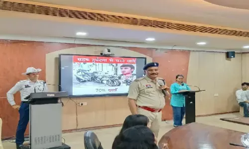 Police officer giving information about traffic