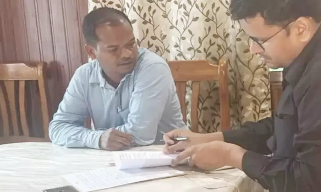 शंकरगढ़ में एसीबी की कार्रवाई : सीमांकन के नाम पर मांगी 15 हजार की रिश्वत,पकड़ा गया पटवारी शंकरगढ़ में एसीबी की कार्रवाई : सीमांकन के नाम पर मांगी 15 हजार की रिश्वत,पकड़ा गया पटवारी