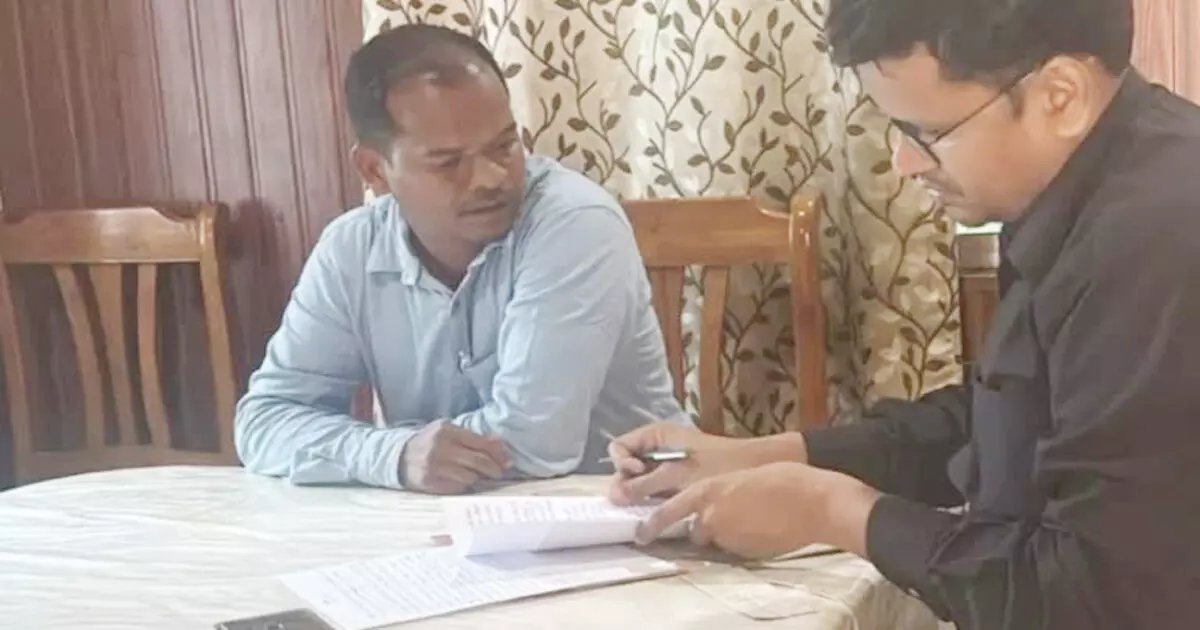 शंकरगढ़ में एसीबी की कार्रवाई : सीमांकन के नाम पर मांगी 15 हजार की रिश्वत,पकड़ा गया पटवारी शंकरगढ़ में एसीबी की कार्रवाई : सीमांकन के नाम पर मांगी 15 हजार की रिश्वत,पकड़ा गया पटवारी
