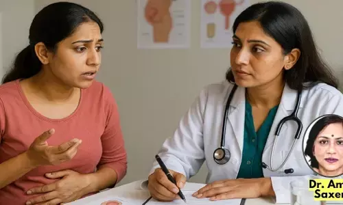 गर्भावस्था, पीरियड्स और यूरिन समस्याओं पर महिला डॉक्टर की सलाह देती महिला विशेषज्ञ की फोटो