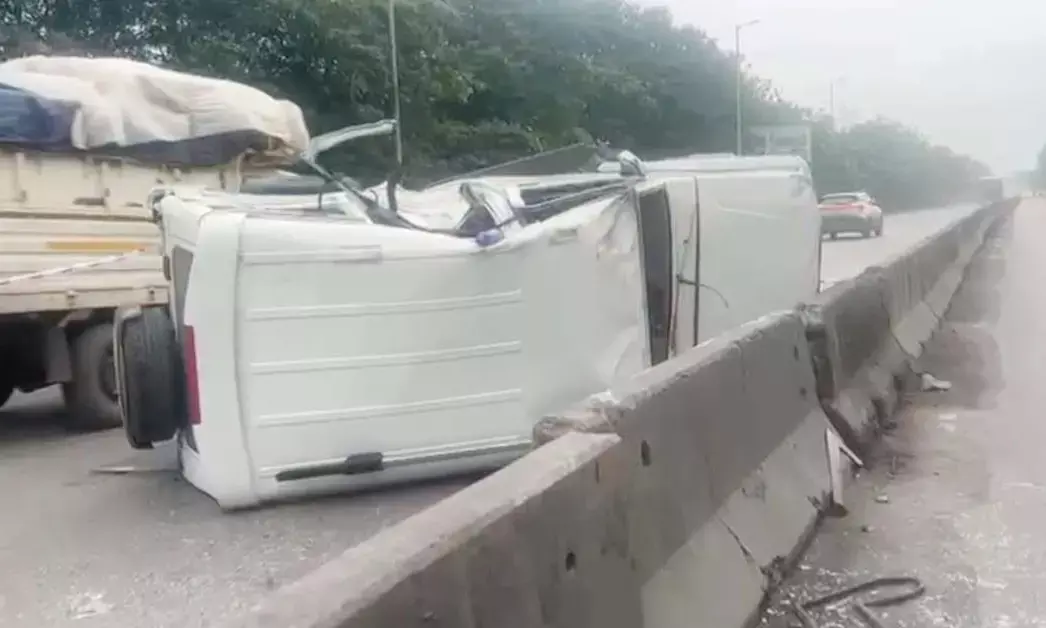 Bolero damaged in the accident Bolero damaged in the accident