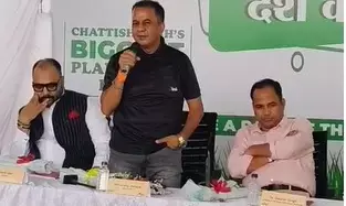 Dr. Himanshu Dwivedi, Chief Editor of Haribhoomi/INH addressing the program