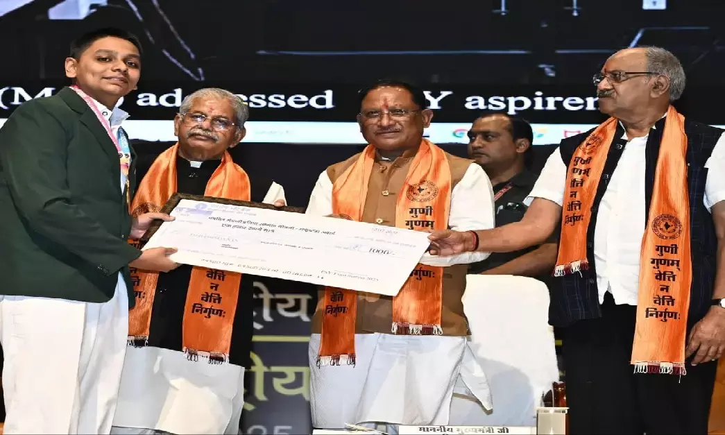 CM Vishnudev Sai honouring the students