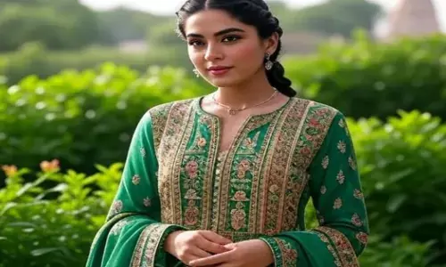 सावन सोमवार के पहले दिन पहनें ये खूबसूरत सलवार सूट