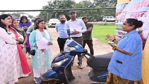 Anu telling people about the scooty