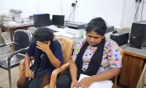 सिविल इंजीनियर युवती ने यू-ट्यूब से सीखा नकल का तरीका