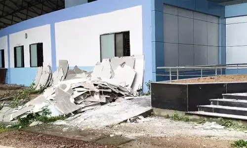 कन्वेंशन हॉल की फाल सिलिंग गिरी : हाउसिंग बोर्ड के दो अफसर सस्पेंड