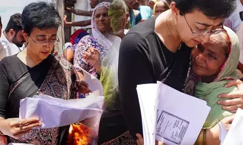 Atishi went Nangli Dairy