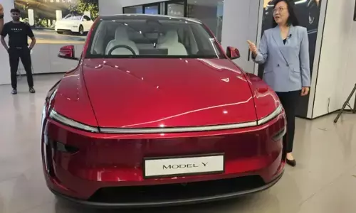 मॉडल Y के साथ कंपनी का भारत में श्रीगणेश, मुंबई में शुरू हुआ पहला शोरूम; जानिए कारों की कीमतें