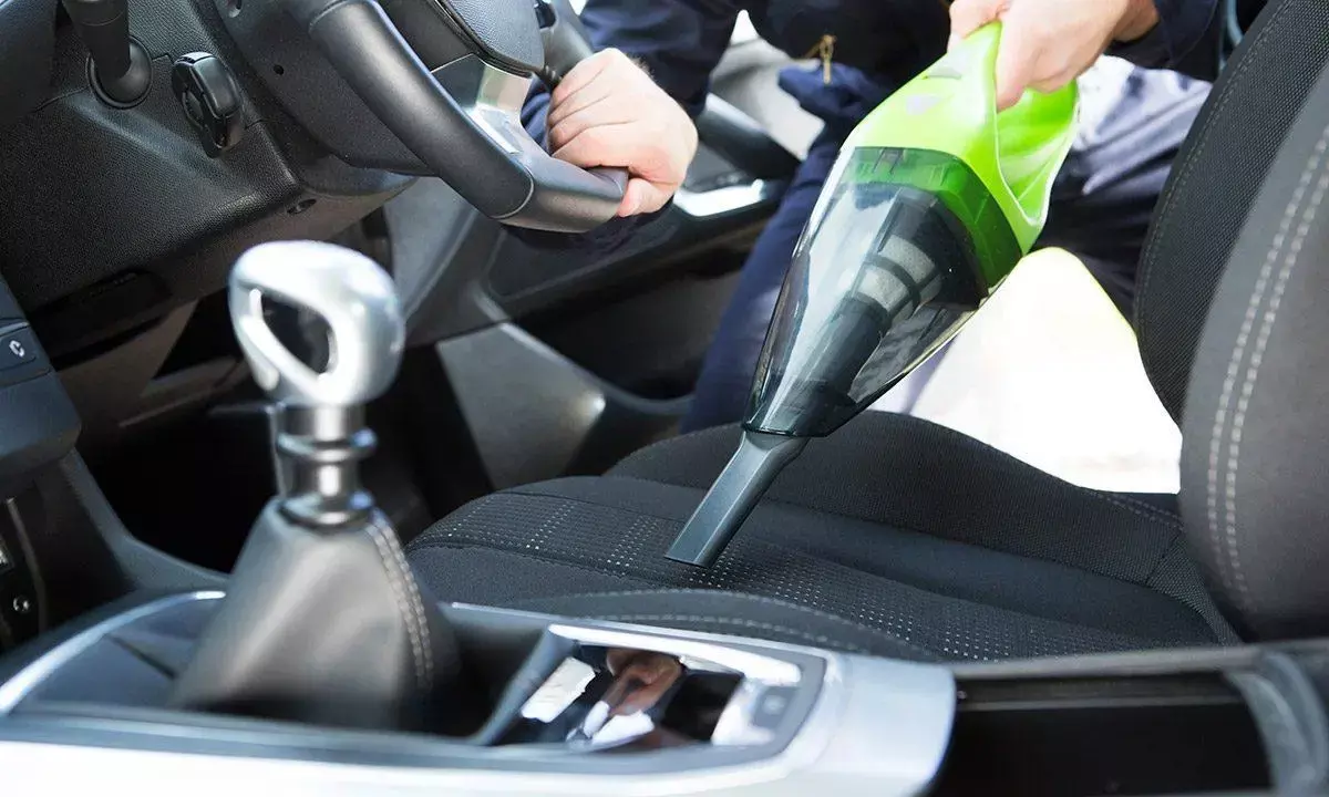 स्मूद ड्राइविंग के लिए यूज करें 5 स्मार्ट गैजेट, बार-बार फोन उठाने से मिलेगी मुक्ति