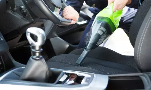 स्मूद ड्राइविंग के लिए यूज करें 5 स्मार्ट गैजेट, बार-बार फोन उठाने से मिलेगी मुक्ति