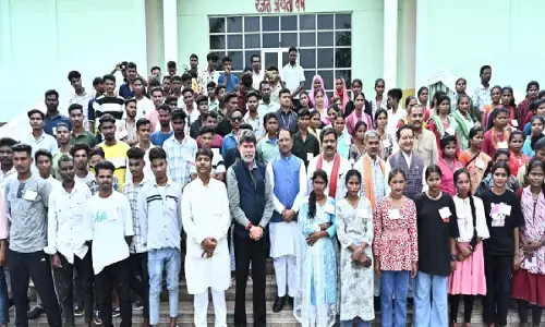 CM विष्णुदेव साय ने बस्तर से आये 100 युवाओं से मुलाकात की