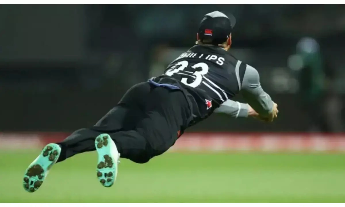 न्यूजीलैंड को ट्राई सीरीज के बीच लगा झटका, धाकड़ ऑलराउंडर बिना मैच खेले बाहर