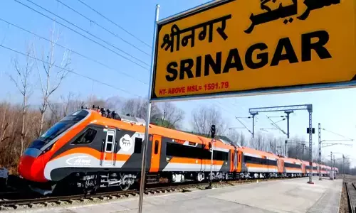 How to reach Srinagar from Delhi via train