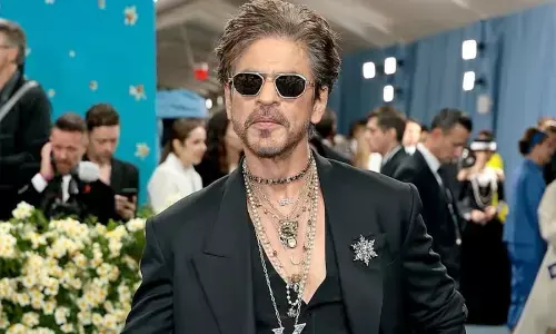 शाहरुख खान किंग की शूटिंग के दौरान एक्शन सीन कर रहे थे जिस दौरान वह घायल हो गए।