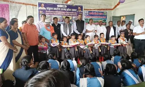 मंगारी स्कूल में मना प्रवेशोत्सव : बोर्ड परीक्षा में टॉप करने वाले बच्चों को किया सम्मानित मंगारी स्कूल में मना प्रवेशोत्सव : बोर्ड परीक्षा में टॉप करने वाले बच्चों को किया सम्मानित