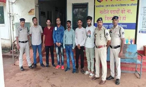 मंदिर हसौद में हुई चाकूबाजी के आरोप में पुलिस ने 6 आरोपियों को गिरफ्तार किया है