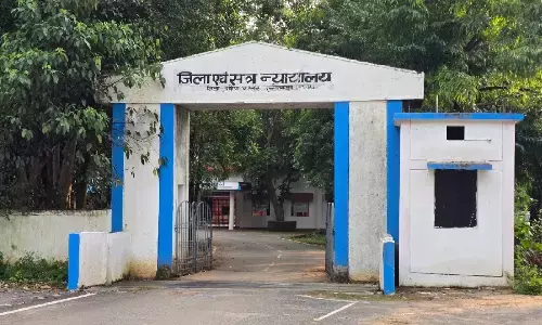 दंतेवाड़ा न्यायालय ने 15 वर्ष पुराने मामले में पीडब्लूडी के दो अधिकारियों को 3 साल सश्रम कारावास की सजा सुनाई है