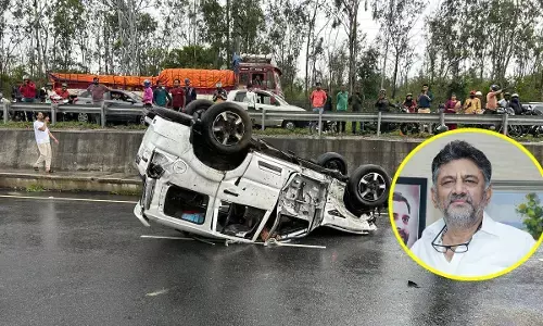 karnataka Deputy CM dk shivakumar convoy accident