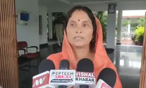 सतना में महिला जनप्रतिनिधि के साथ PHC में दुव्यवहार