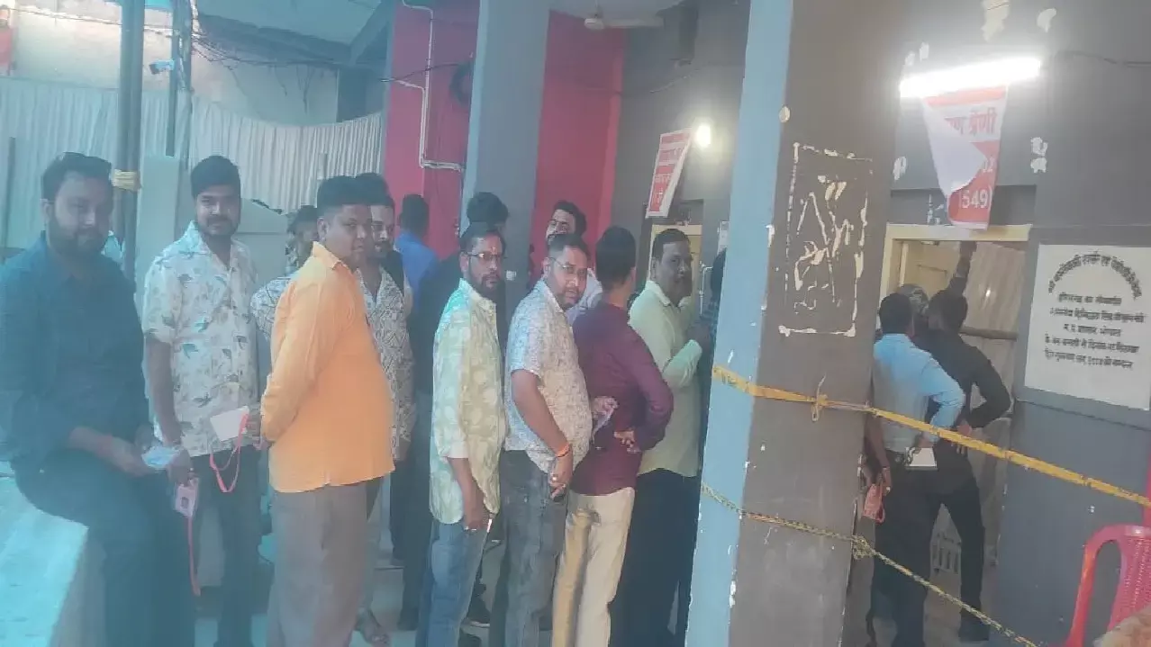 मां बम्लेश्वरी ट्रस्ट चुनाव के प्रचार बाद आज शाम 4 बजे तक मतदान के साथ संपन्न हुआ मां बम्लेश्वरी ट्रस्ट चुनाव के प्रचार बाद आज शाम 4 बजे तक मतदान के साथ संपन्न हुआ