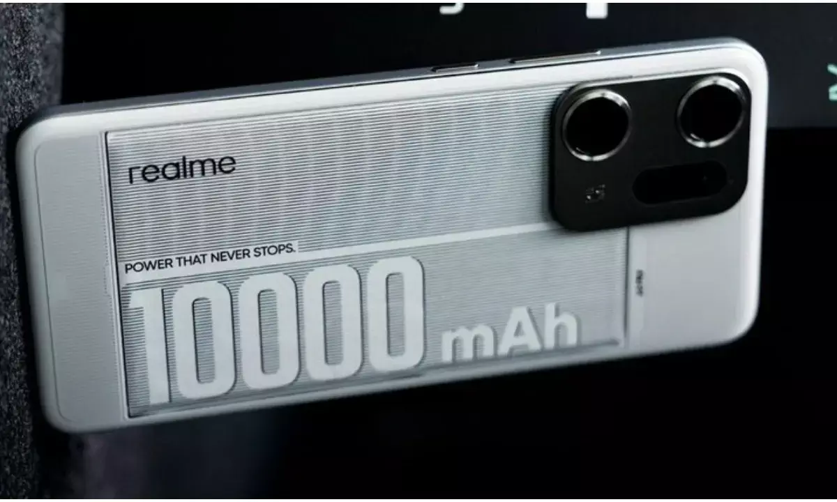 World’s first 10,000mAh smartphone