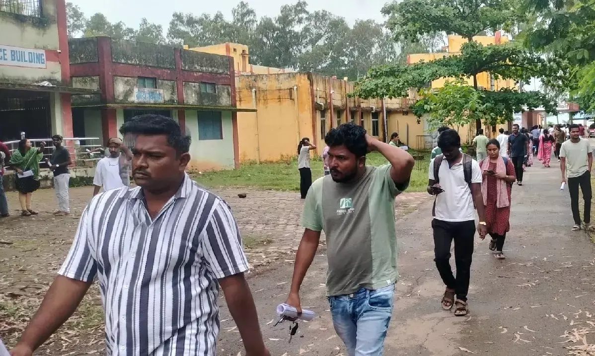 सब इंजीनियर परीक्षा में अभ्यर्थियों के फुल शर्ट का आस्तीन कटाए, चेन, तुलसी की माला, कान की बालियां भी उतारवा लिए गए