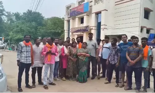 बिलासपुर में आत्मानंद स्कूल की शिक्षिका के घर पर प्रार्थना सभा की आड़ में धर्मांतरण का खुला खेल चल रहा था