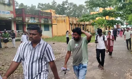 सब इंजीनियर परीक्षा में अभ्यर्थियों के फुल शर्ट का आस्तीन कटाए, चेन, तुलसी की माला, कान की बालियां भी उतारवा लिए गए