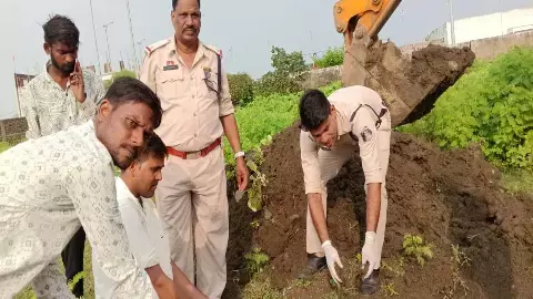 बुजुर्ग महिला का पुलिस ने किया अंतिम संस्कार