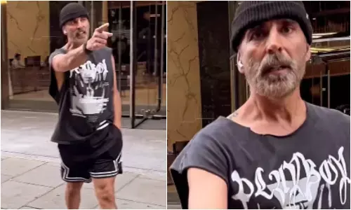 छिपकर रिकॉर्डिंग करने वाले फैन पर भड़के अक्षय कुमार, देखें वायरल वीडियो