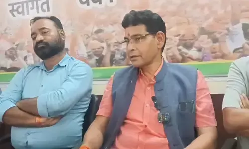 कांग्रेस की आर्थिक नाकेबंदी पर राजस्व मंत्री टंकराम वर्मा ने कहा कि, भूपेश बघेल के पुत्र चैतन्य बघेल कांग्रेस के किस पद पर हैं