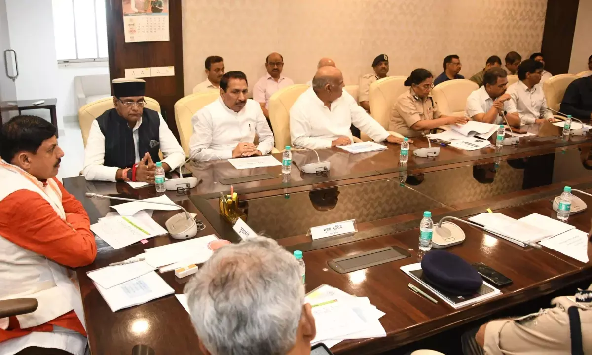 मध्यप्रदेश कैबिनेट बैठक में CM मोहन यादव के साथ मौजूद अन्य मंत्री।