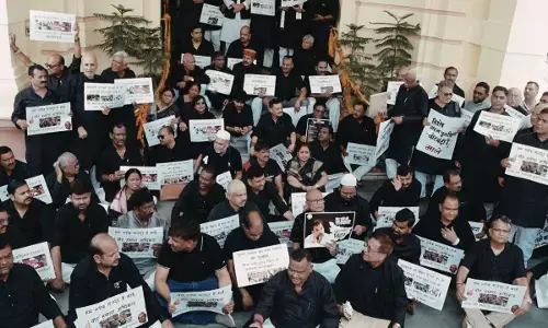 बिहार विधानसभा में SIR के विरोध में हंगामा, टेबल पर चढ़े विधायक