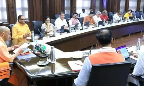 यूपी सरकार का बड़ा फैसला: महिलाओं को प्रॉपर्टी खरीदने पर मिलेगी छूट, युवाओं को टैबलेट