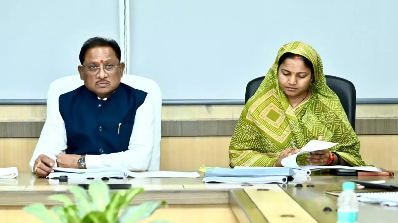 सीएम विष्णु देव साय और मंत्री लक्ष्मी राजवाड़े ने महानदी भवन में समाज कल्याण विभाग की उच्च स्तरीय समीक्षा बैठक ली