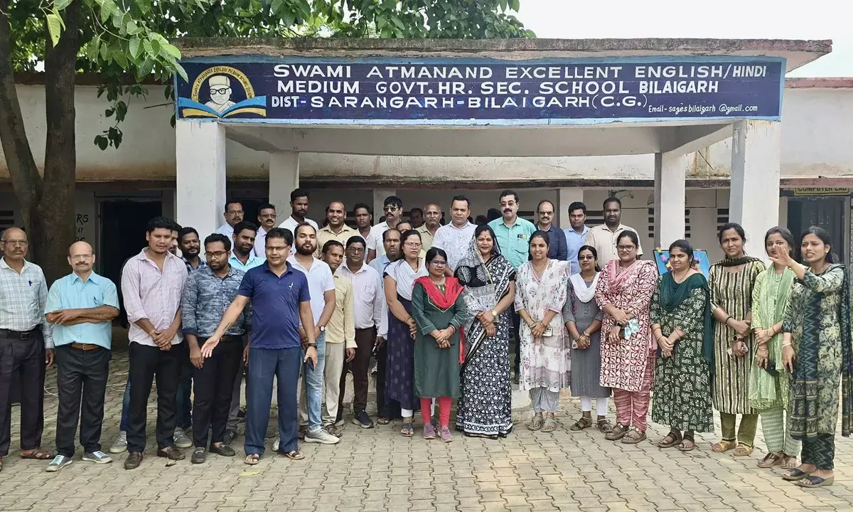 स्कूल को मिले कम्प्यूटर : विधायक की मौजूदगी में स्वामी आत्मानंद विद्यालय को मिली सौगात स्कूल को मिले कम्प्यूटर : विधायक की मौजूदगी में स्वामी आत्मानंद विद्यालय को मिली सौगात