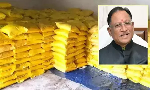 छत्तीसगढ़ में कृषि विभाग किसानों को नैनो डीएपी का लाभकारी इस्तेमाल के बारे में जानकारी दे रही है