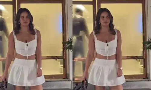 एक्ट्रेस आयशा शर्मा का ग्लैमरस लुक