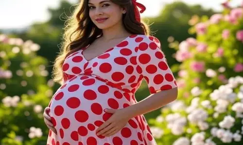 मां बनने वाली हैं तो पोलका ड्रेस जरूर पहनें
