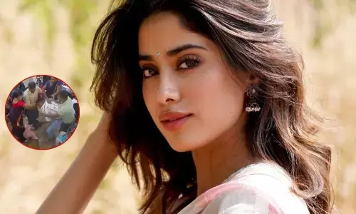 जान्हवी कपूर ने ठाणे हमले की घटना को शर्मनाक बताया। जान्हवी कपूर ने ठाणे हमले की घटना को शर्मनाक बताया।