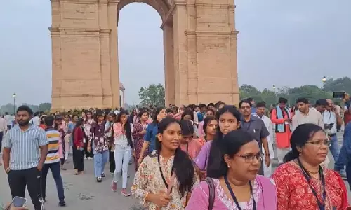 चंद्रपुर विधायक रामकुमार यादव ने 100 से अधिक प्रतिभावान छात्र-छात्राओं को दिल्ली शैक्षणिक भ्रमण में हवाई सैर कराया