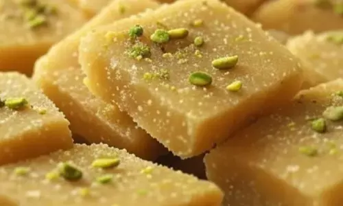 नारियल बर्फी बनाने की आसान रेसिपी। नारियल बर्फी बनाने की आसान रेसिपी।