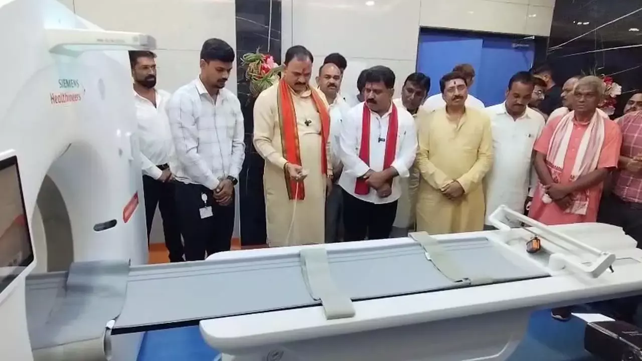 Deputy Chief Minister Vijay Sharma and Health Minister Shyam Bihari Jaiswal present at the hospital