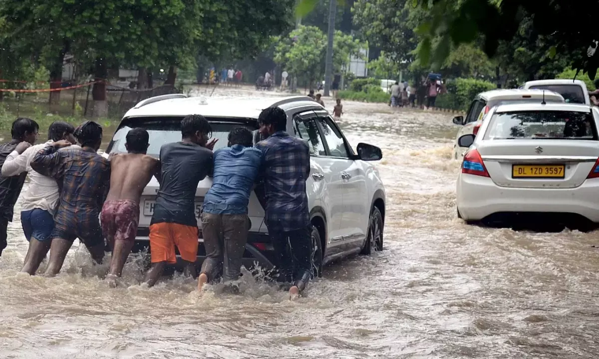 बारिश के मौसम में इन 10 बातों का रखें ध्यान, सेफ ड्राइविंग का उठा सकेंगे लुत्फ